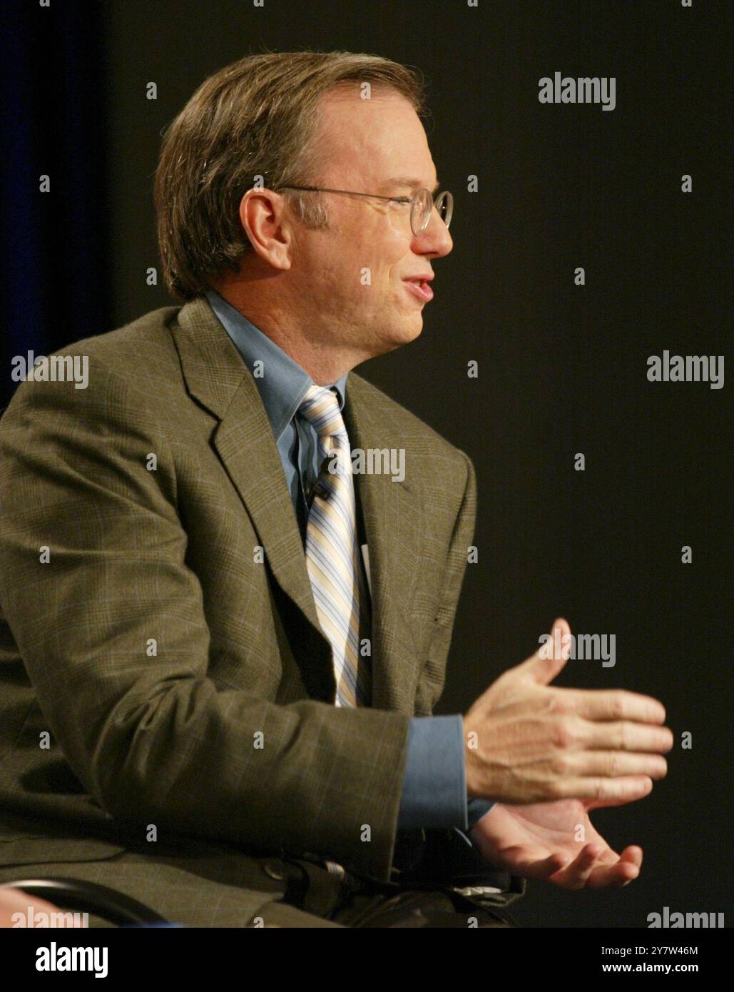 Mountain View, CA. Eric Schmidt, Chief Executive Officer di Google tiene una conferenza stampa martedì 4 ottobre 2005 per annunciare un accordo per promuovere e distribuire le proprie tecnologie software. L'obiettivo è rendere disponibile su Internet Java Runtime Environment di Sun, Google Toolbar e OpenOfficer.org. Foto Stock