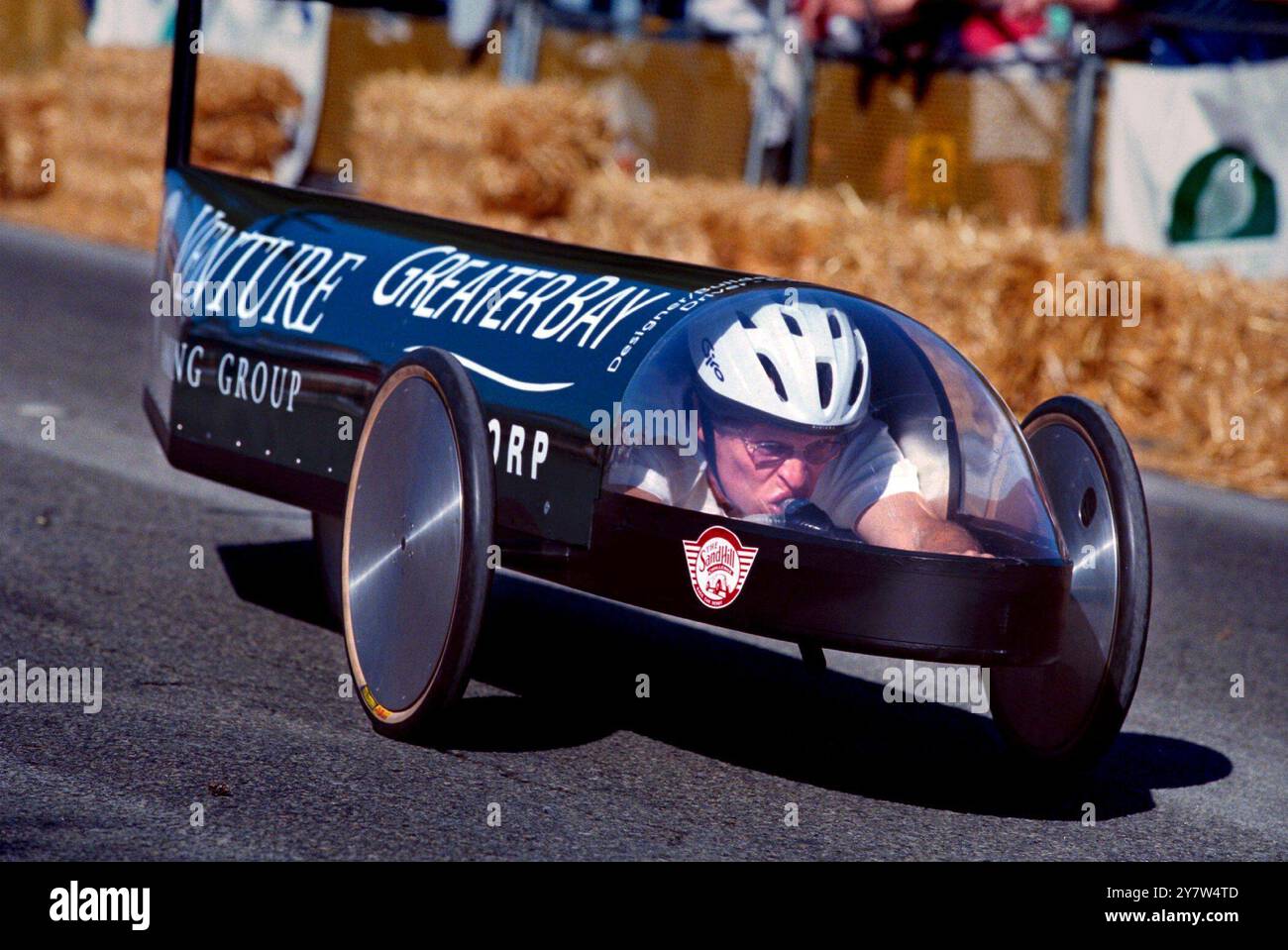 Menlo Park, California -- ingresso Venture Banking Group al quarto Sand Hill Challenge annuale su Sand Hill Road domenica 24 settembre 2000. La Sand Hill Challenge è la sfida in cui le bizzarre auto Soapbox attirano concorrenti e amanti del divertimento dalle principali aziende e società di venture capital della Silicon Valley. Foto Stock