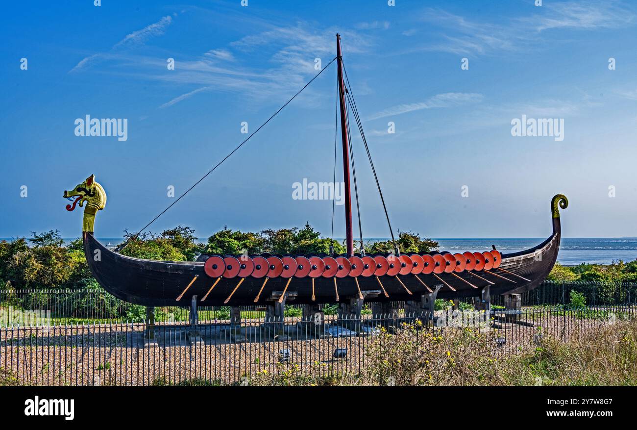 Replica della nave vichinga a Pegwell Bay Kent Foto Stock