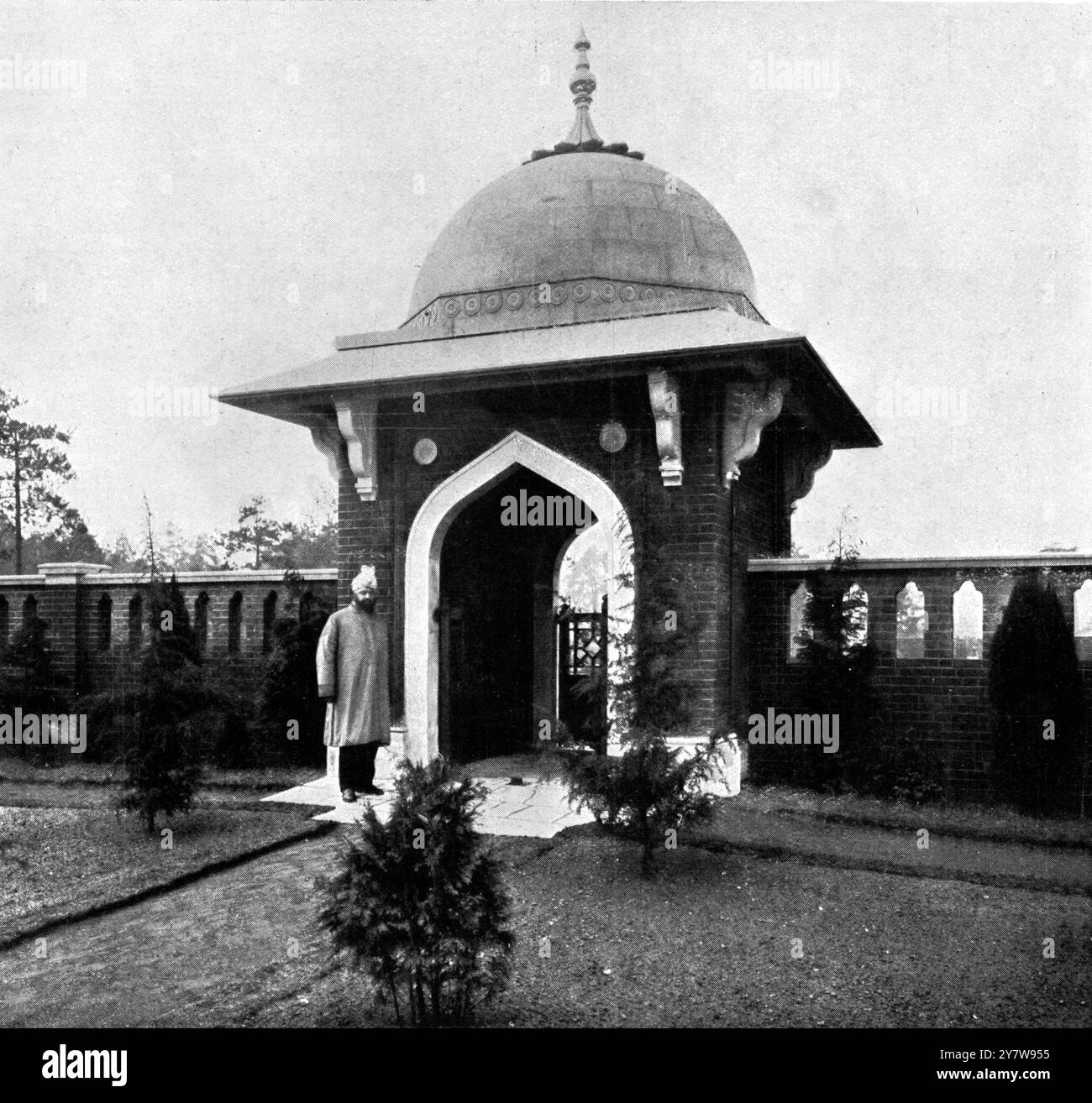 Terreno sacro per gli eroi musulmani indiani che sono morti di ferite in Inghilterra: Un luogo di sepoltura speciale a Woking. Un luogo di sepoltura è stato fornito dal governo imperiale ai soldati musulmani dell'esercito indiano che sono morti di ferite in questo paese dopo aver cucito durante la guerra. È adiacente alla bellissima Moschea musulmana di Woking, nel Surrey, che è un luogo di pellegrinaggio per i musulmani in visita, o residenti in Inghilterra. 8 settembre 1917 Foto Stock