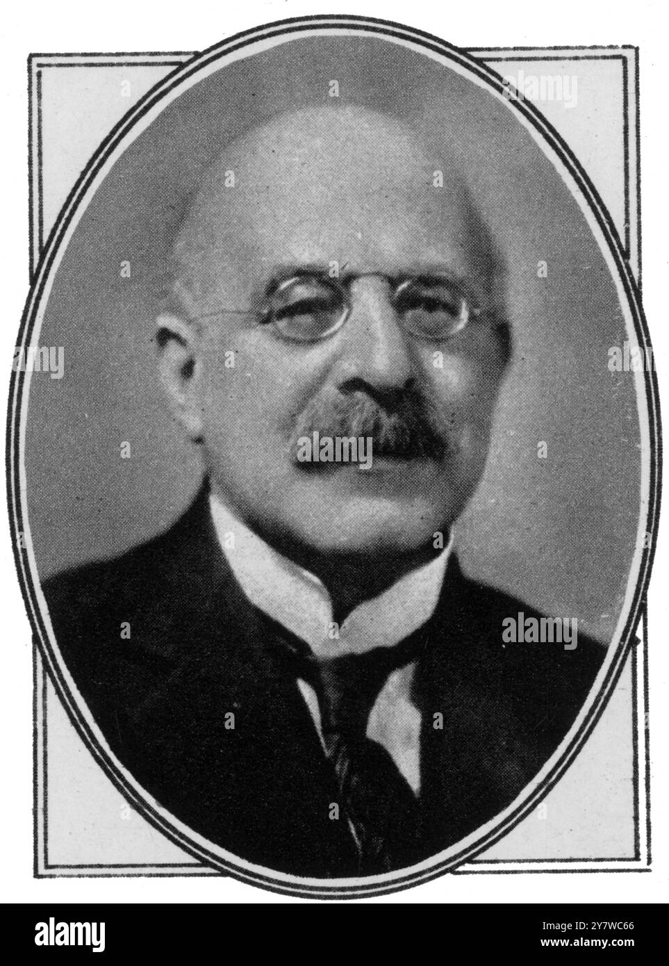 Israel Gollancz Professore di lingua e letteratura inglese presso l'Università e Segretario della British Academy dalla sua fondazione nel 1902 . Era un'autorità ben nota sull'inglese medio e precoce ritratto di Sir Israel Gollancz Sir Israel Gollancz, FBA (13 luglio 1863 – 23 giugno 1930) è stato uno studioso di letteratura inglese antica e di Shakespeare. È stato professore di lingua e letteratura inglese al King's College di Londra, dal 1903 al 1930. Foto Stock