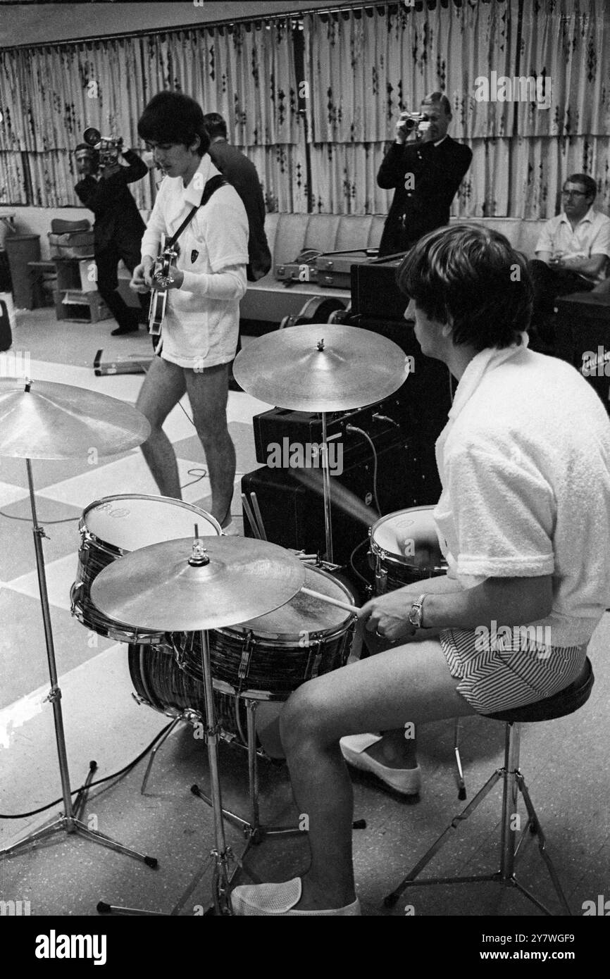 I Beatles fotografati durante le prove per uno show televisivo a Miami , Florida . 14 febbraio 1964 Foto Stock