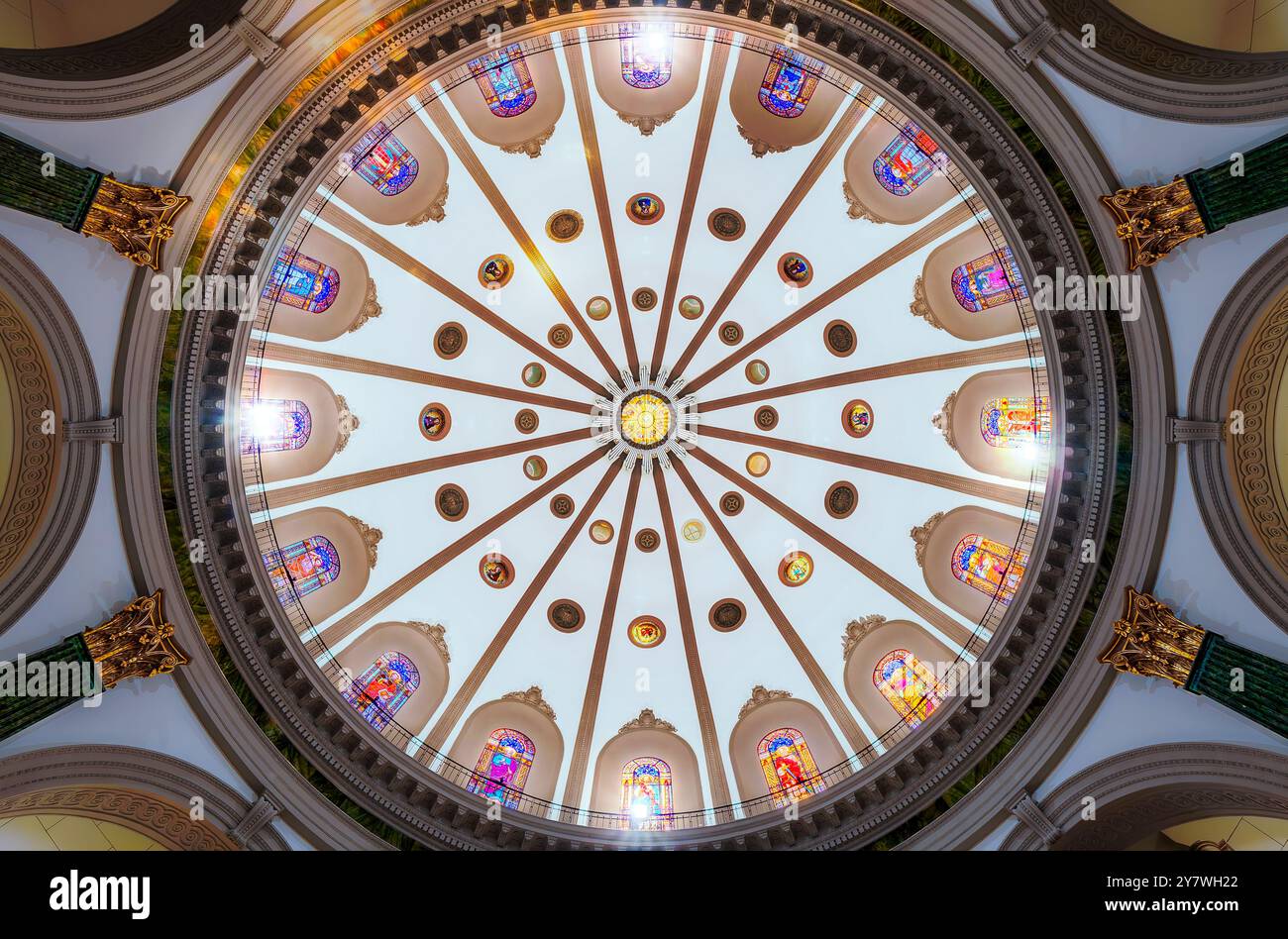 Cúpula de la Real Basílica de Nuestra Señora de la Caridad, patrona de Cartagena. Recien terminada la restauración de la cúpula. Foto Stock