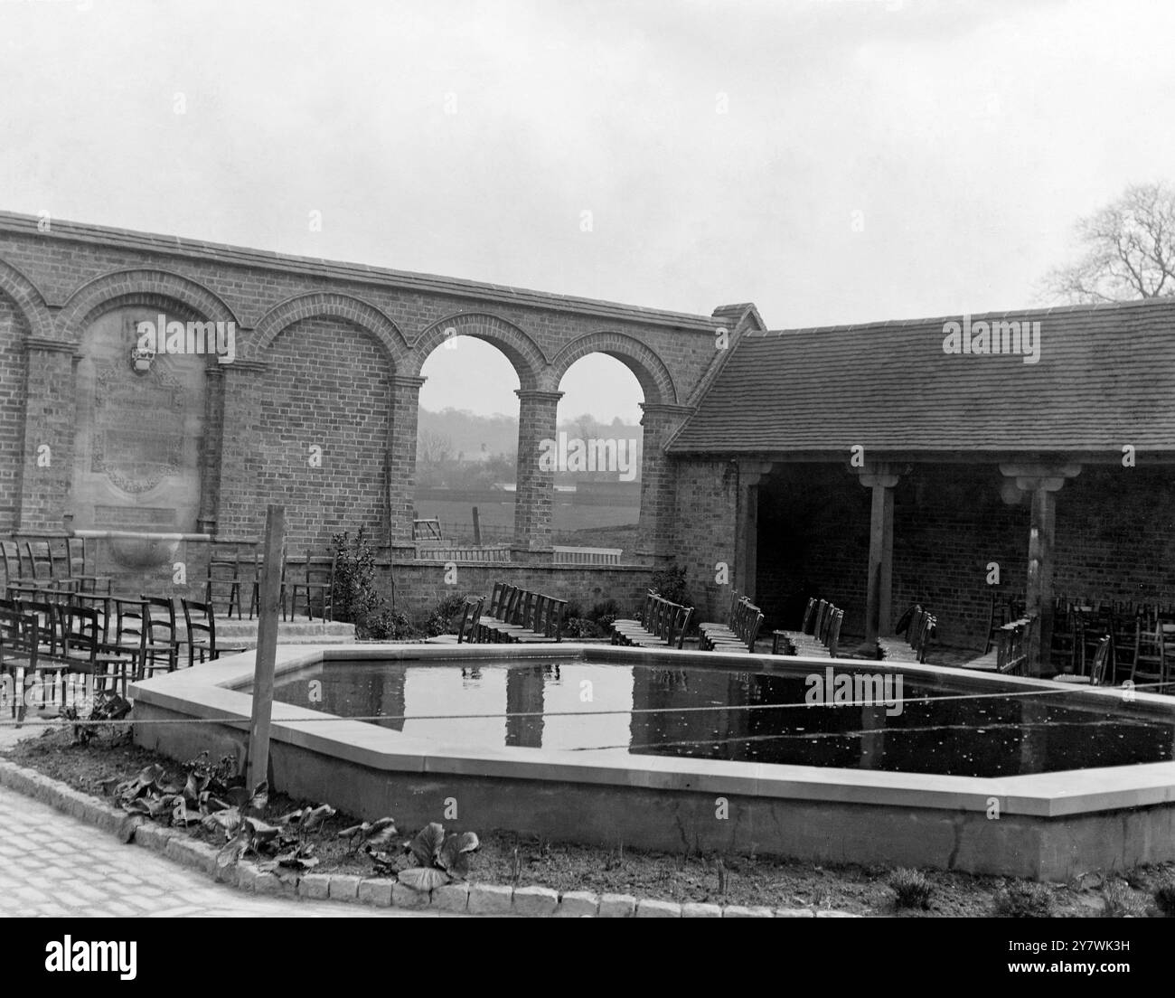 Il Memoriale a Jack Phillips; l'operatore senza fili del Titanic. Godalming , Farncombe , Surrey , Inghilterra . Foto Stock