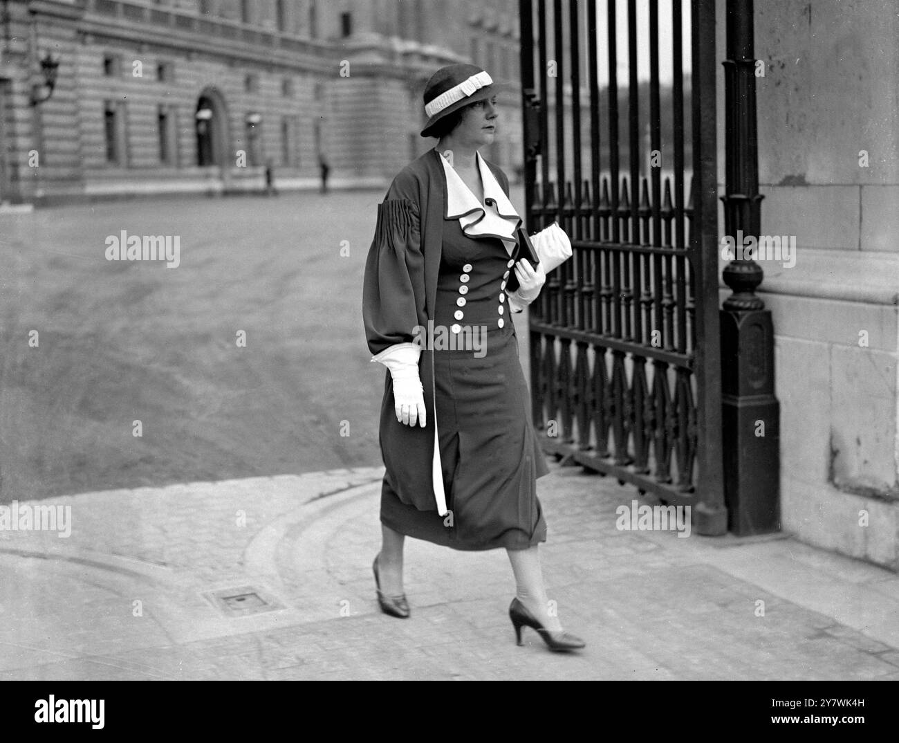 Investitura a Buckingham Palace . Sig.ra Alfred C Godhard , OBE 21 giugno 1932 Foto Stock