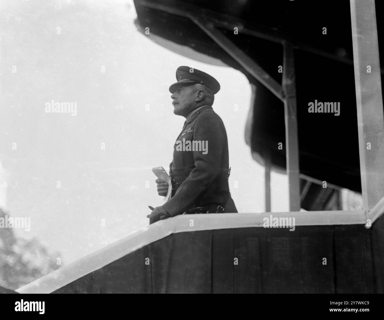 Lord Haig all'inaugurazione del London and North Western Railway War Memorial alla stazione di Euston , Londra . 21 ottobre 1921 . Foto Stock