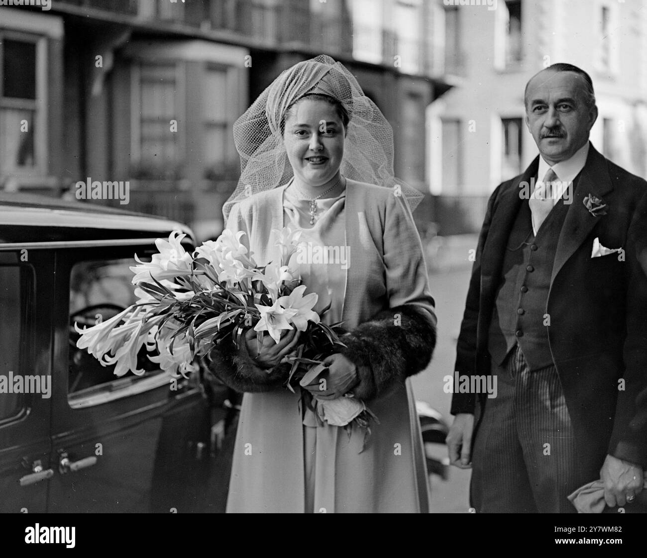 Matrimonio del Capitano Serge De Witt , dei Lancieri russi , e della Principessa Maria Clothilde Napoleone alla Chiesa di nostra Signora delle vittorie , Kensington , Londra , Inghilterra . 17 ottobre 1938 Foto Stock