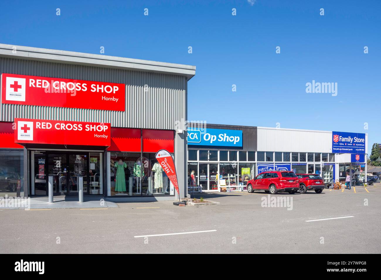 Tre negozi di beneficenza Op insieme (Croce Rossa, SPCA e Esercito della salvezza), Amyes Road , Hornby, Christchurch (Ōtautahi), Canterbury, nuova Zelanda Foto Stock