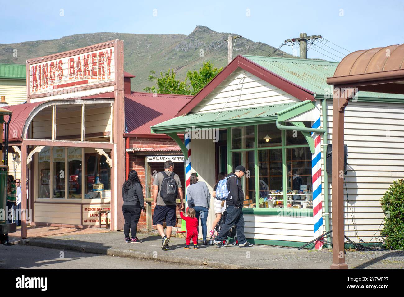 Tabacchi d'epoca e King Bakery Shops nel Ferrymead Heritage Park, Ferrymead, Christchurch (Ōtautahi), Canterbury, nuova Zelanda Foto Stock