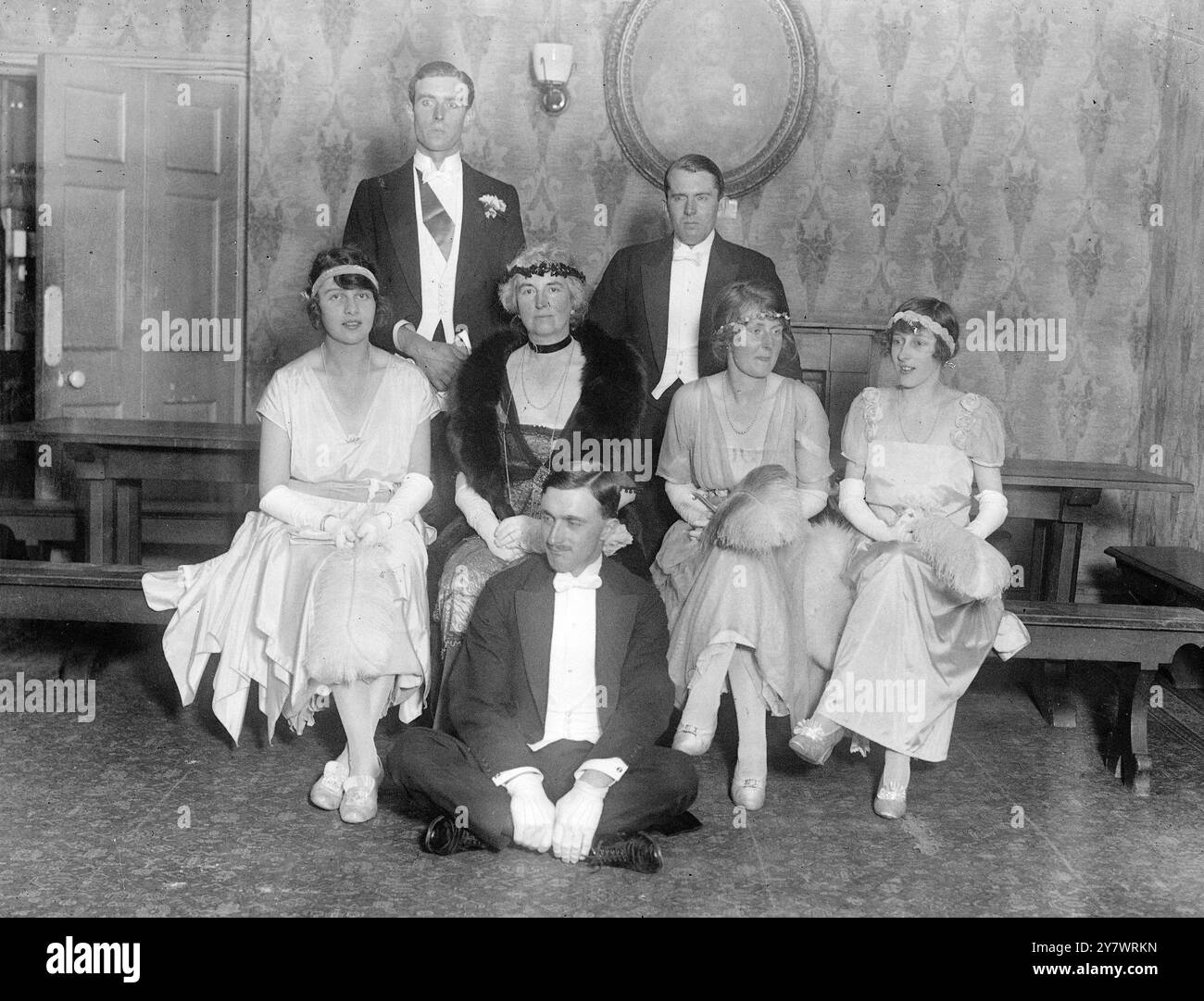 Christ Church Commemoration Ball a Oxford , Inghilterra . J Winterbotham , C Halton Green , e Horniman , Winterbotham , Miss Winterbotham , Miss Cripps e G C Hayter-Haines . 30 giugno 1920 Foto Stock