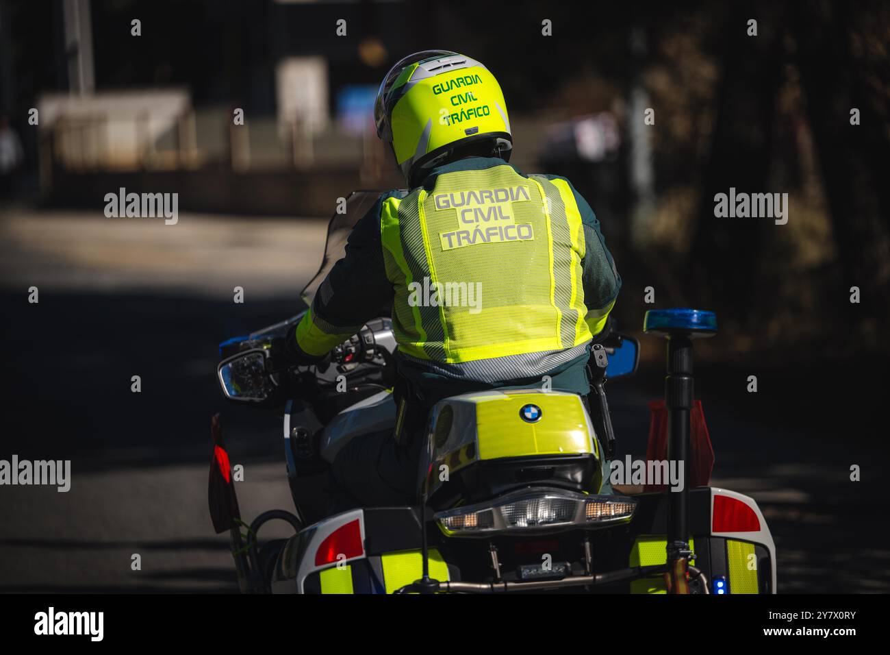 Moto della Guardia civile sulla strada, polizia stradale in Spagna. Foto Stock