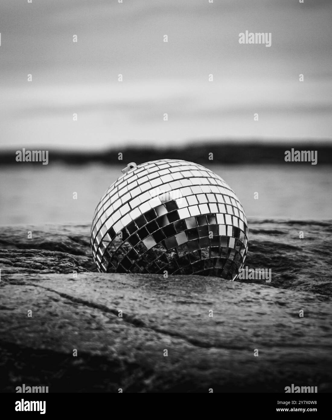 Primo piano di un ballo da discoteca sulla spiaggia Foto Stock