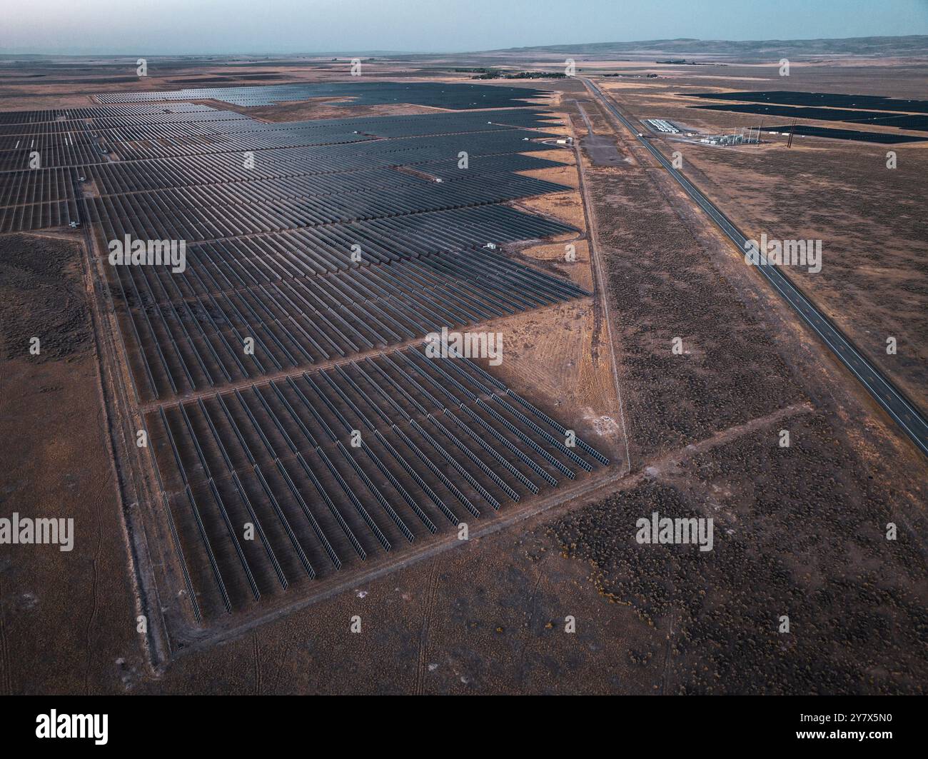 Vista aerea di una fattoria solare nell'Idaho meridionale, Stati Uniti Foto Stock