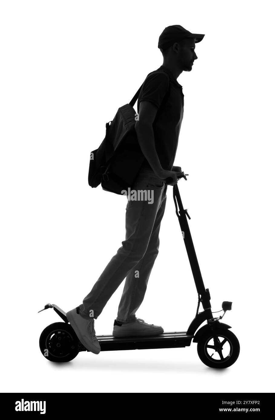 Silhouette di un corriere maschile con borsa per il cibo in sella a uno scooter elettrico su sfondo bianco Foto Stock