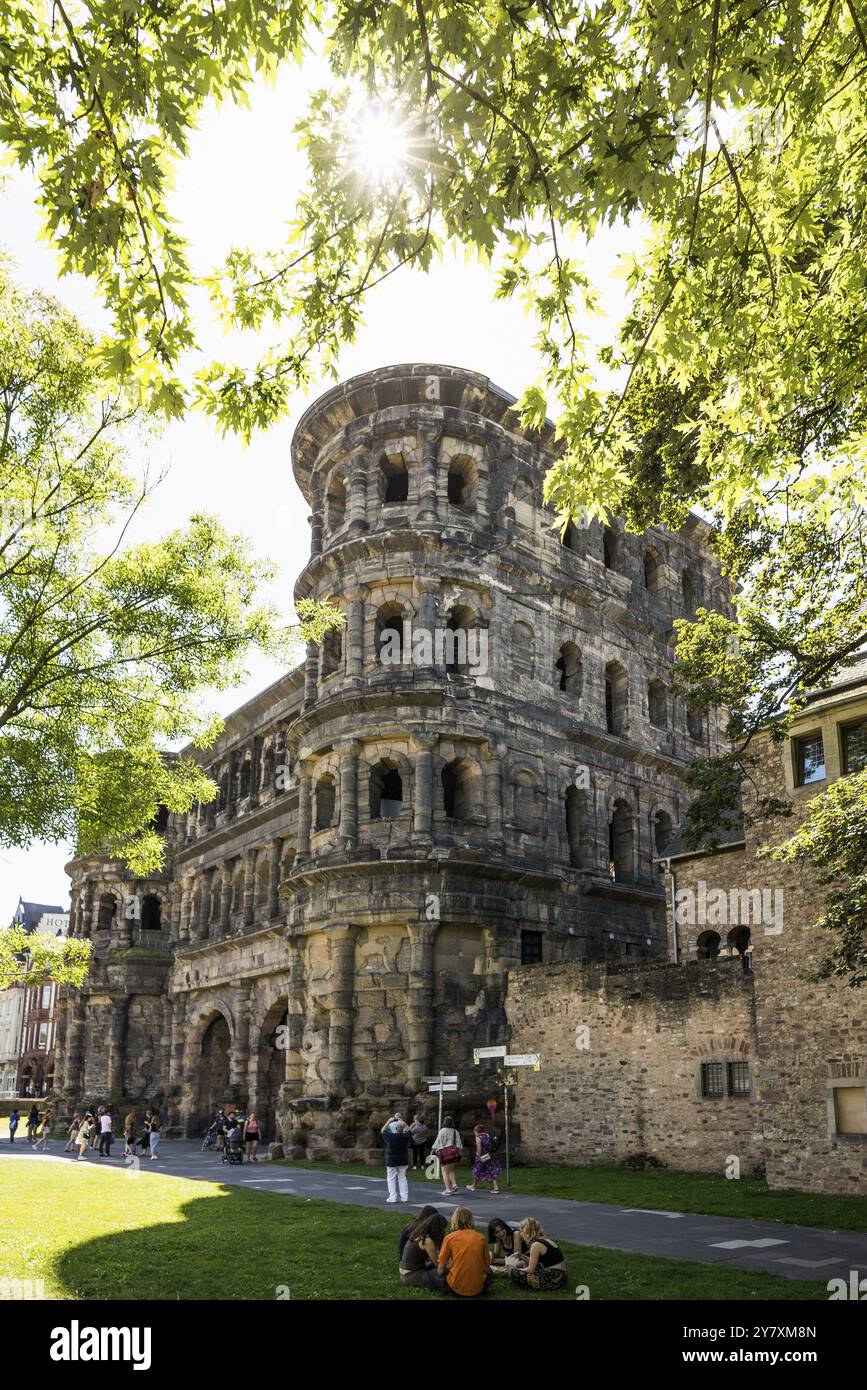 Porta Nigra, città romana gate, Sito Patrimonio Mondiale dell'UNESCO, Trier, Renania-Palatinato, Germania, Europa Foto Stock