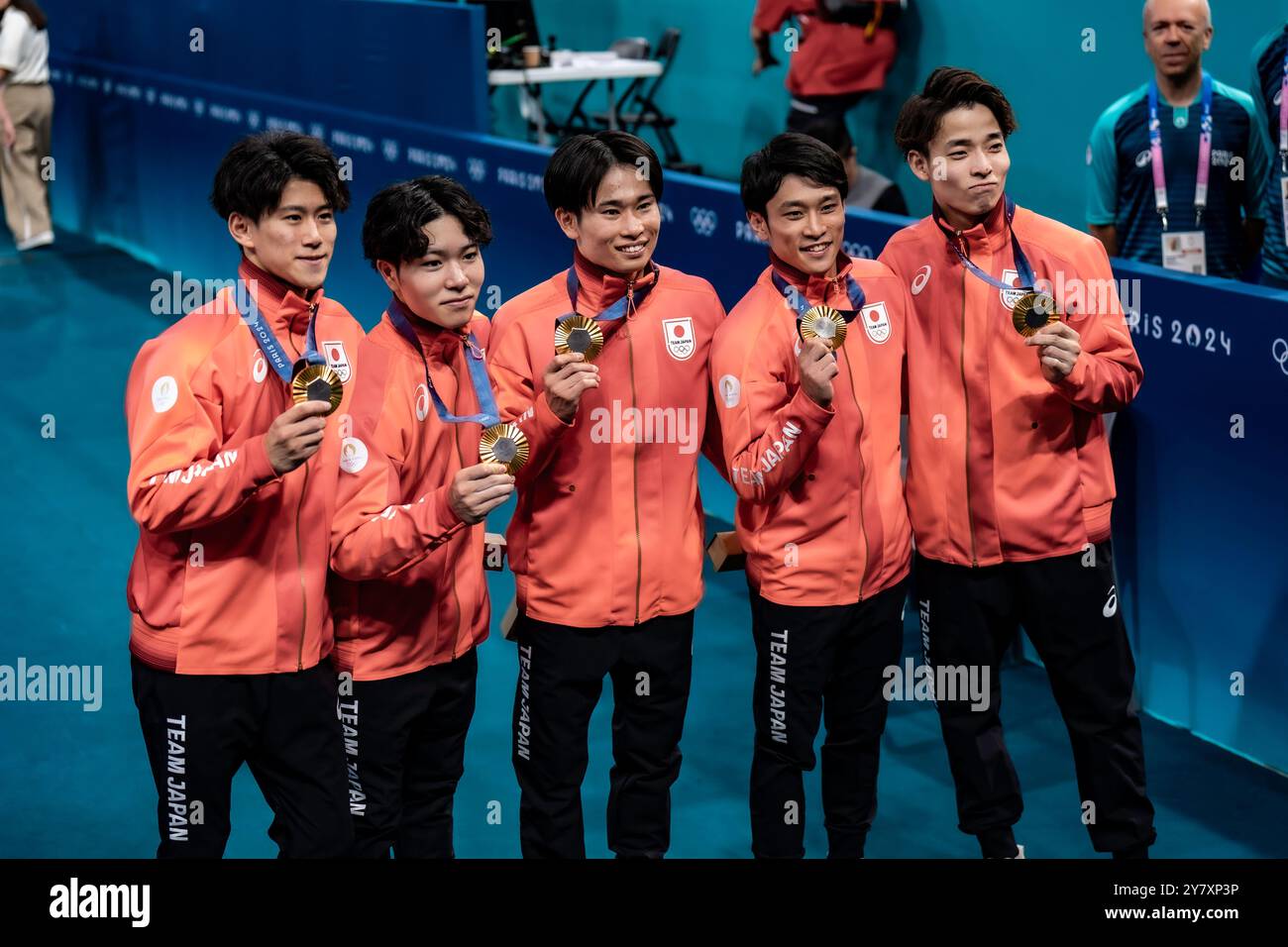 Team Japan, oro, durante la finale a squadre maschile di ginnastica artistica ai Giochi Olimpici estivi del 2024. Foto Stock