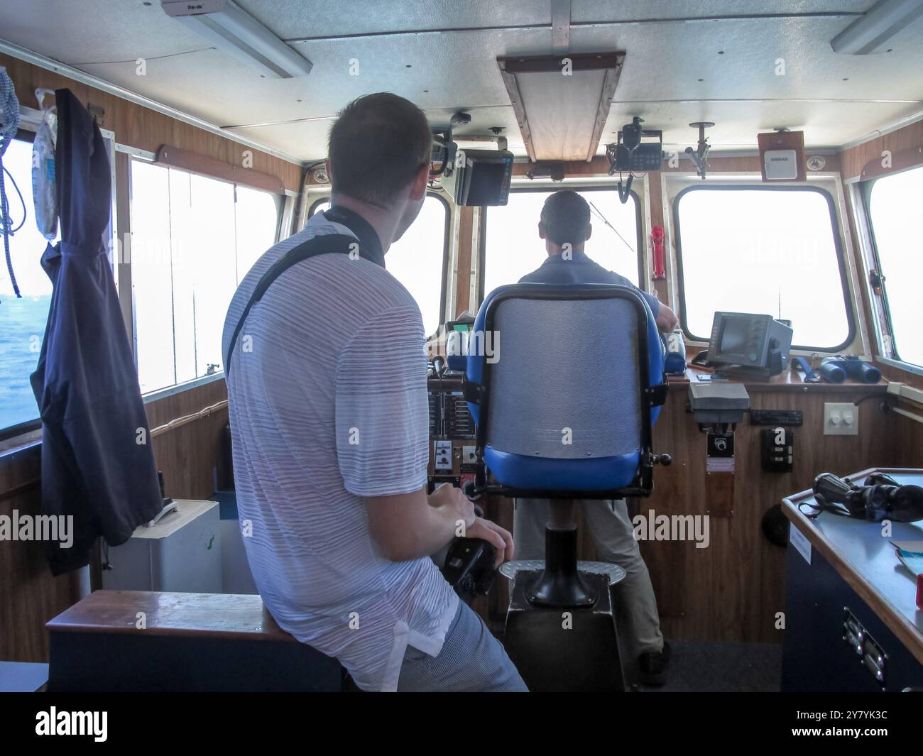 Dana Point, California, Stati Uniti - 08-14-2015: Una vista all'interno di un ponte di una barca. Foto Stock