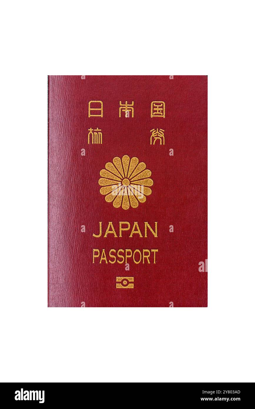 Passaporto internazionale di un cittadino del Giappone su sfondo bianco, viaggi internazionali Foto Stock
