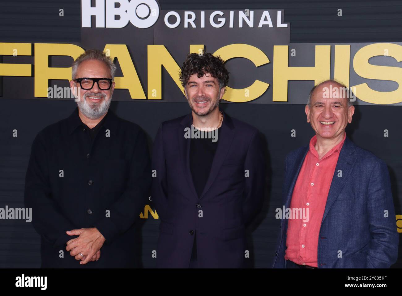 Sam Mendes, Jon Brown, Armando Iannucci 10/01/2024 The Los Angeles Red Carpet Premiere of HBO Original Comedy Series “The Franchise” tenutasi al Paramount Theatre di Hollywood, CA foto di Izumi Hasegawa/Hollywood News Wire Inc Crediti: Hollywood News Wire Inc./Alamy Live News Foto Stock