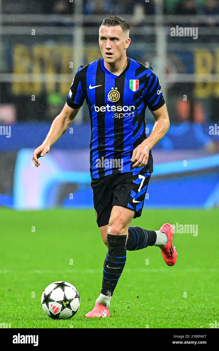 Piotr Zielinski, centrocampista polacco n. 7 dell'Inter Milan durante la partita di calcio della UEFA Champions League Inter Milan vs Crvena Zvezda Beograd (Stella Rossa) allo stadio San Siro di Milano, Italia il 1° ottobre 2024 crediti: Piero Cruciatti/Alamy Live News Foto Stock