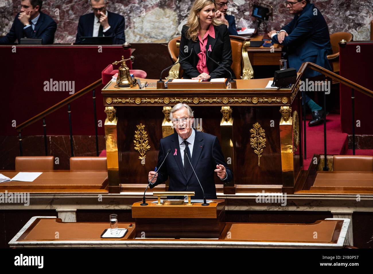 FRANCIA-POLITICA-GOVERNO-PARLAMENTO il primo ministro Michel Barnier ha fortemente sfidato in Parlamento i partiti di centro-sinistra e di sinistra durante il suo discorso di politica generale. Parigi, 1 ottobre 2024. PARIGI ILE-DE-FRANCE FRANCIA COPYRIGHT: XANDREAXSAVORANIXNERIX FRANCE-POLITICS-GOVERNMENT-PARLI ASAVORANINERI-70 Foto Stock