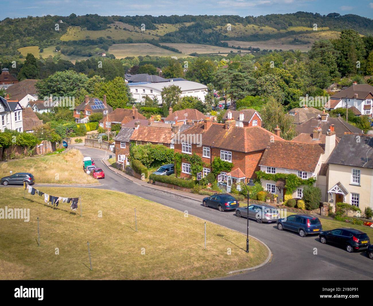 DORKING, SURREY-UK : 28 AGOSTO 2024: Foto aeree di attraenti case di campagna inglesi a Dorking, Surrey. Foto Stock