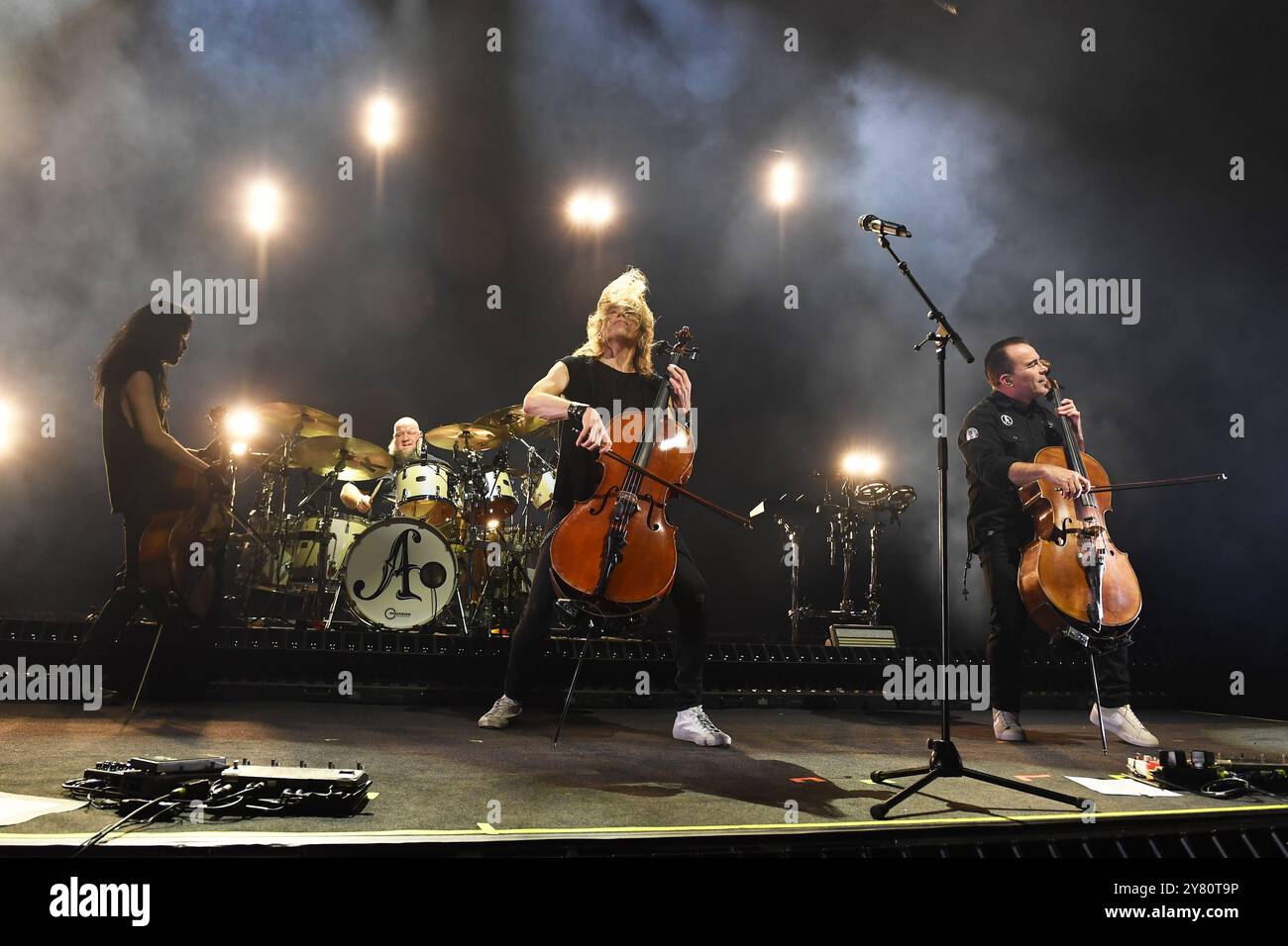 REGNO UNITO. 30 settembre 2024. LONDRA, INGHILTERRA - SETTEMBRE 30: Perttu Kivilaakso, Eicca Toppinen e Paavo Lötjönen di Apocalyptica che si esibiscono alla Royal Albert Hall il 30 settembre 2024 a Londra, Inghilterra. CAP/Mar © Mar/Capital Pictures credito: Capital Pictures/Alamy Live News Foto Stock