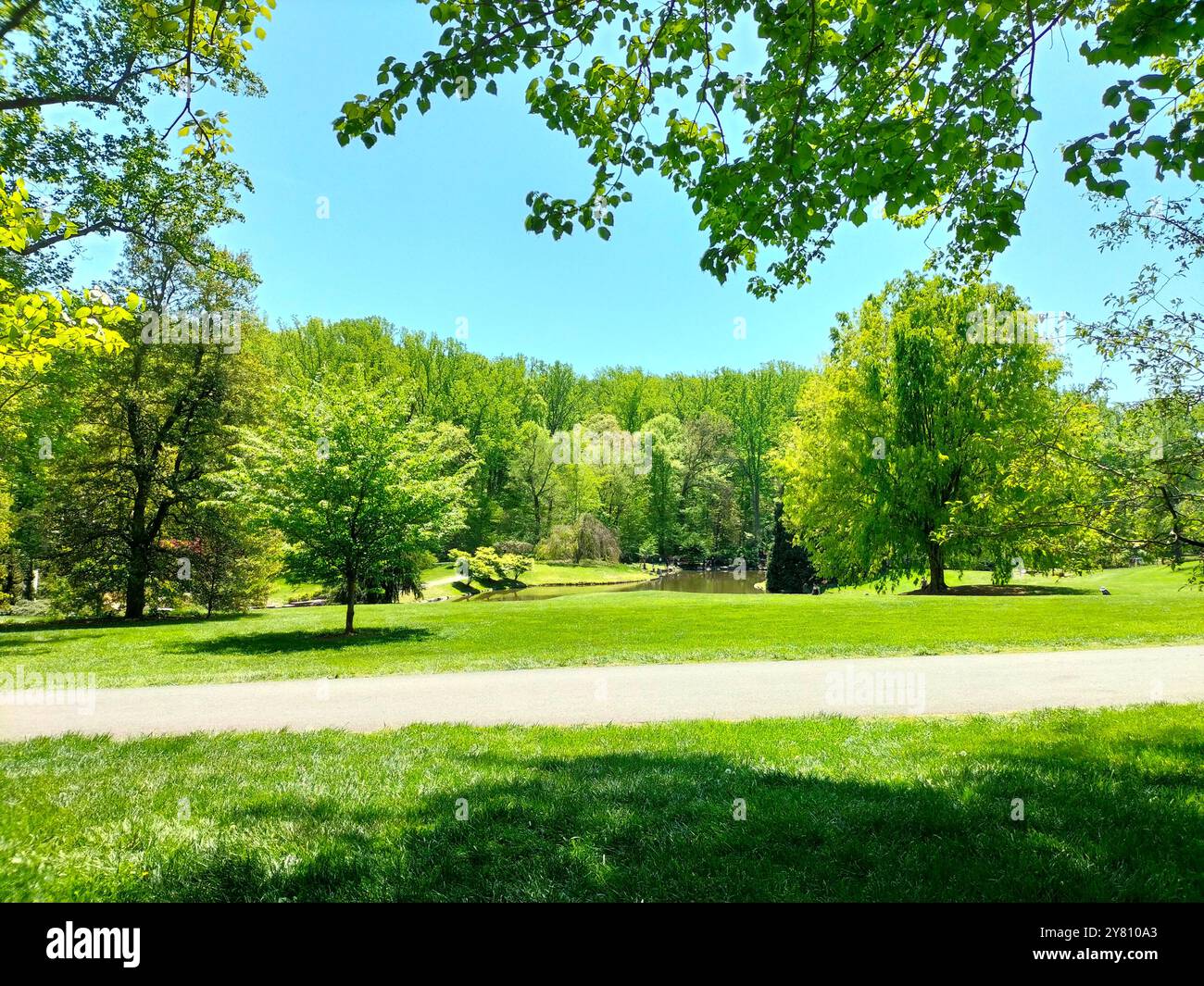 La bellezza della natura si fonde con le storiche case in legno in un parco nel Maryland Foto Stock