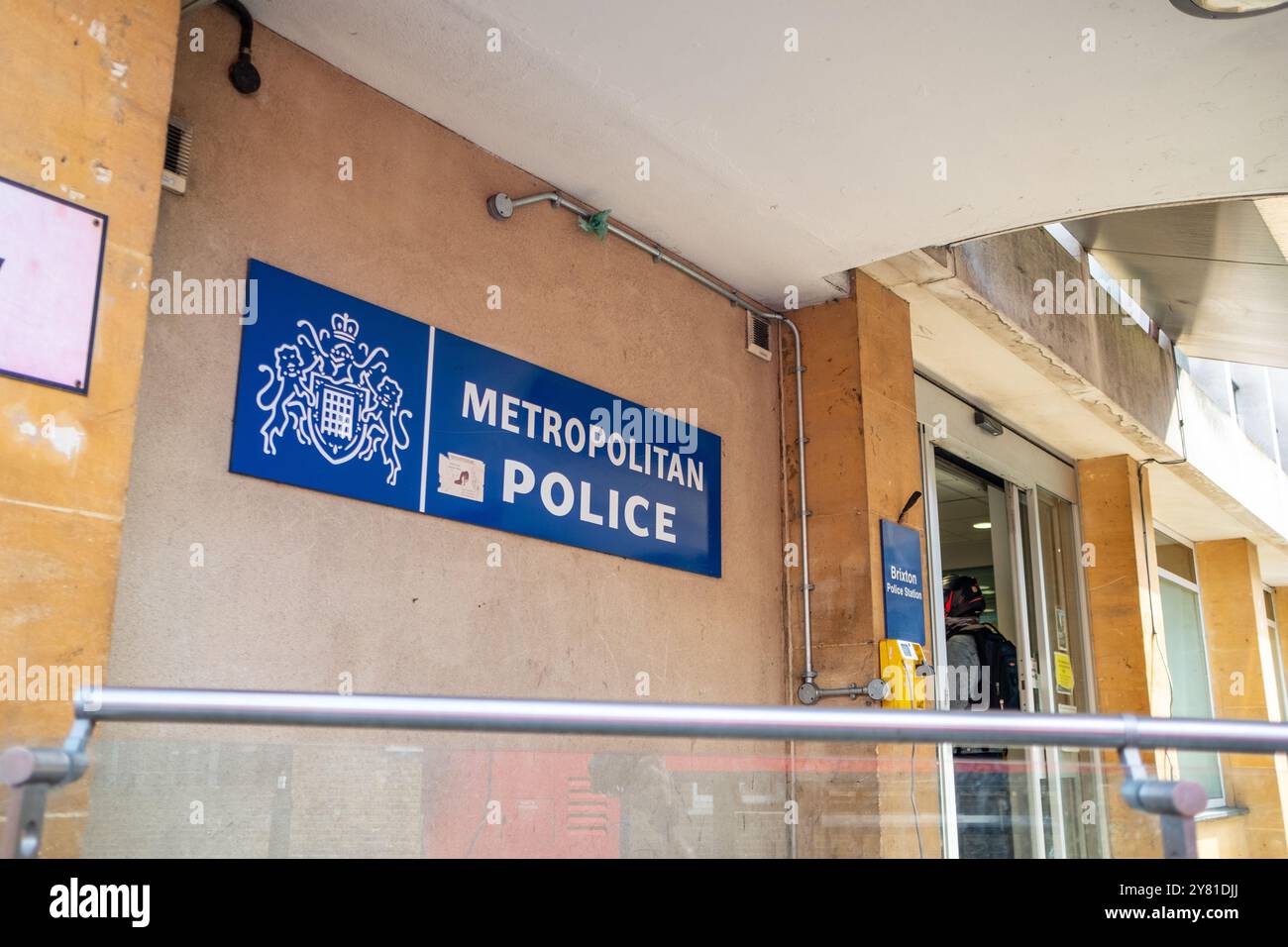 LONDRA - 13 SETTEMBRE 2024: Stazione di polizia di Brixton. Brixton Acre Lane. Stazione di polizia metropolitana per Brixton North Foto Stock