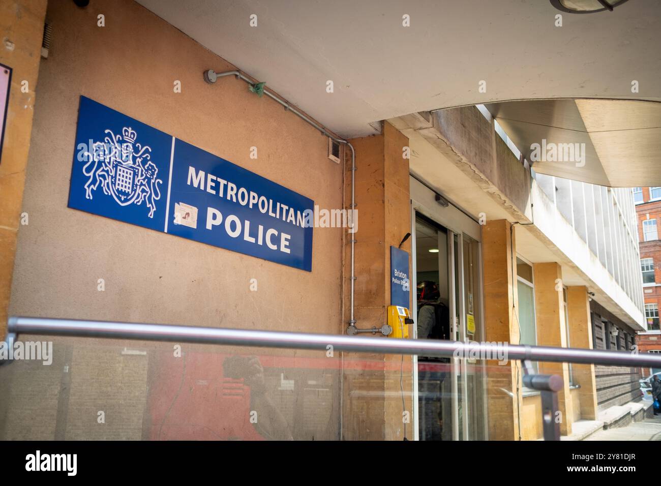 LONDRA - 13 SETTEMBRE 2024: Stazione di polizia di Brixton. Brixton Acre Lane. Stazione di polizia metropolitana per Brixton North Foto Stock