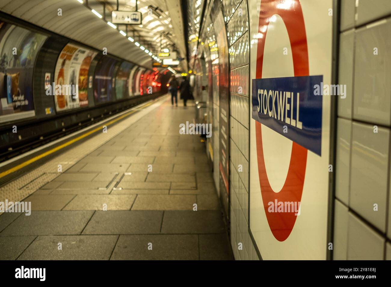 LONDRA - SEPTMEBER 13, 2024: Stazione della metropolitana di Stockwell. Una stazione della metropolitana di Londra sud sulla Victoria Line Foto Stock