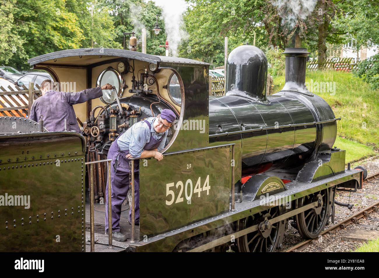 BR 'Class 25' 0-6-0 No. 52044 a Oxenhope sulla Keighley and Worth Valley Railway, Yorkshire, Inghilterra, Regno Unito Foto Stock
