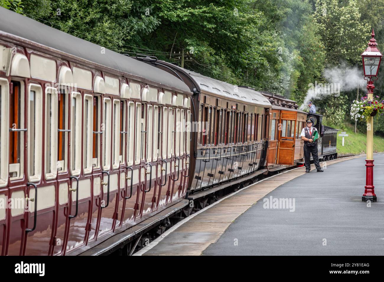 BR 'Class 25' 0-6-0 No. 52044 a Oxenhope sulla Keighley and Worth Valley Railway, Yorkshire, Inghilterra, Regno Unito Foto Stock