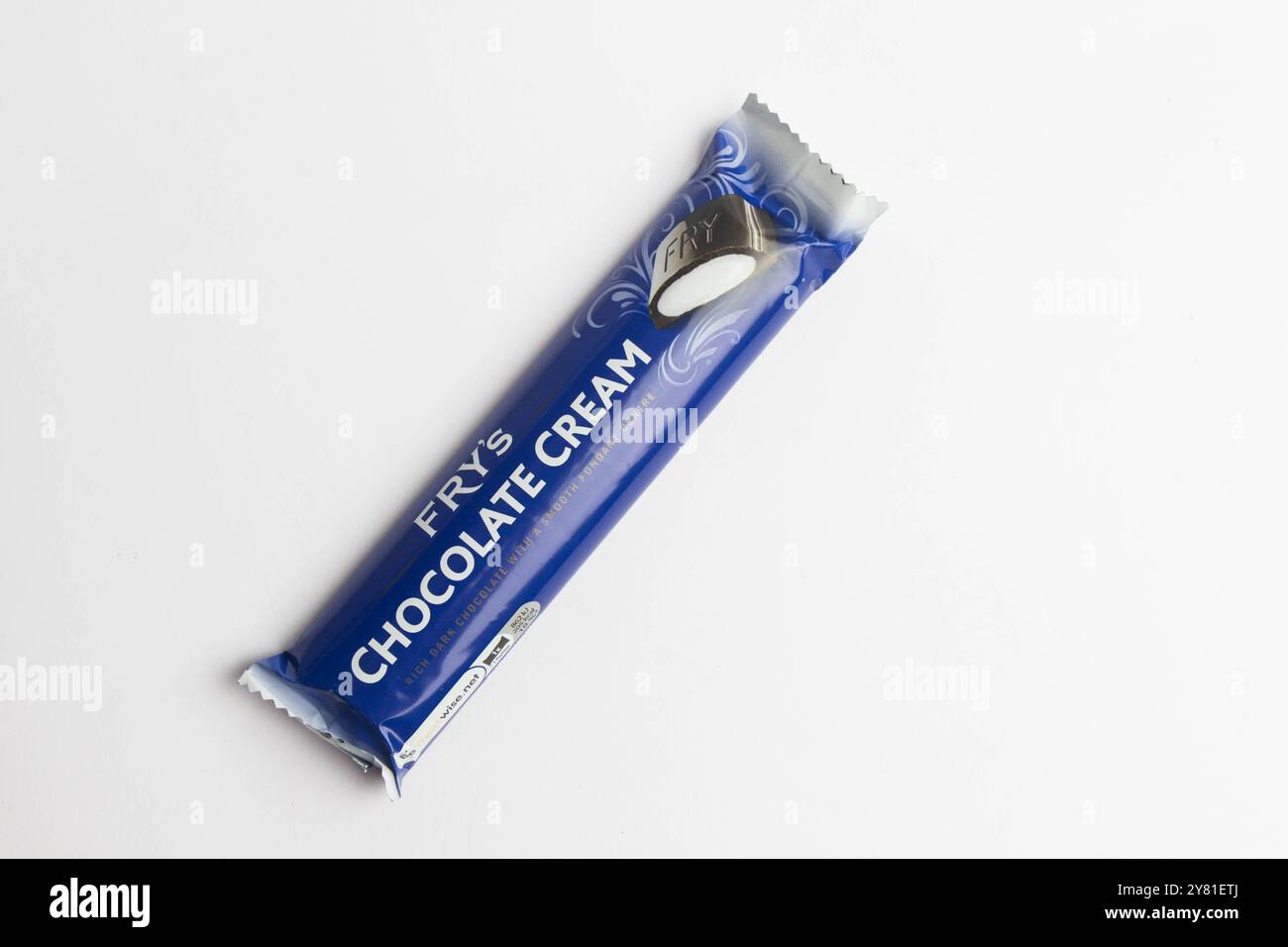 Londra, Regno Unito, 24 settembre 2024: Una vista della confetteria Fry's Chocolate Cream, su sfondo bianco Foto Stock