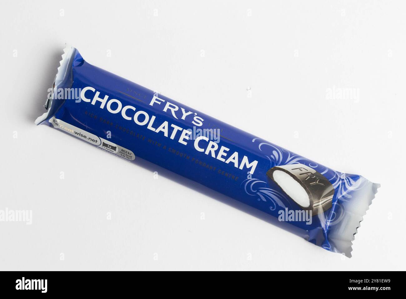 Londra, Regno Unito, 24 settembre 2024: Una vista della confetteria Fry's Chocolate Cream, su sfondo bianco Foto Stock