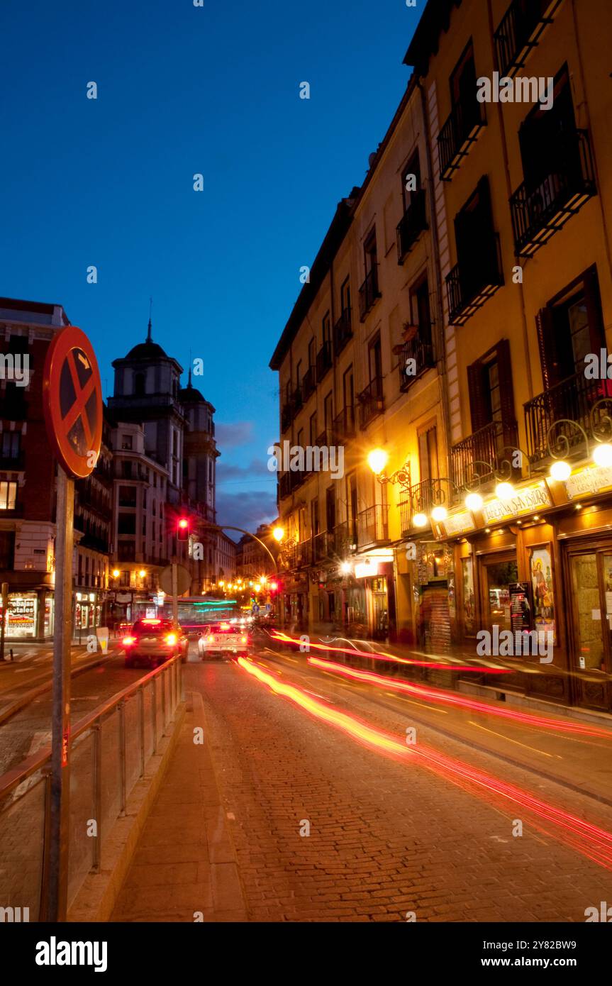 Toledo Street di notte. Madrid. Spagna. Foto Stock