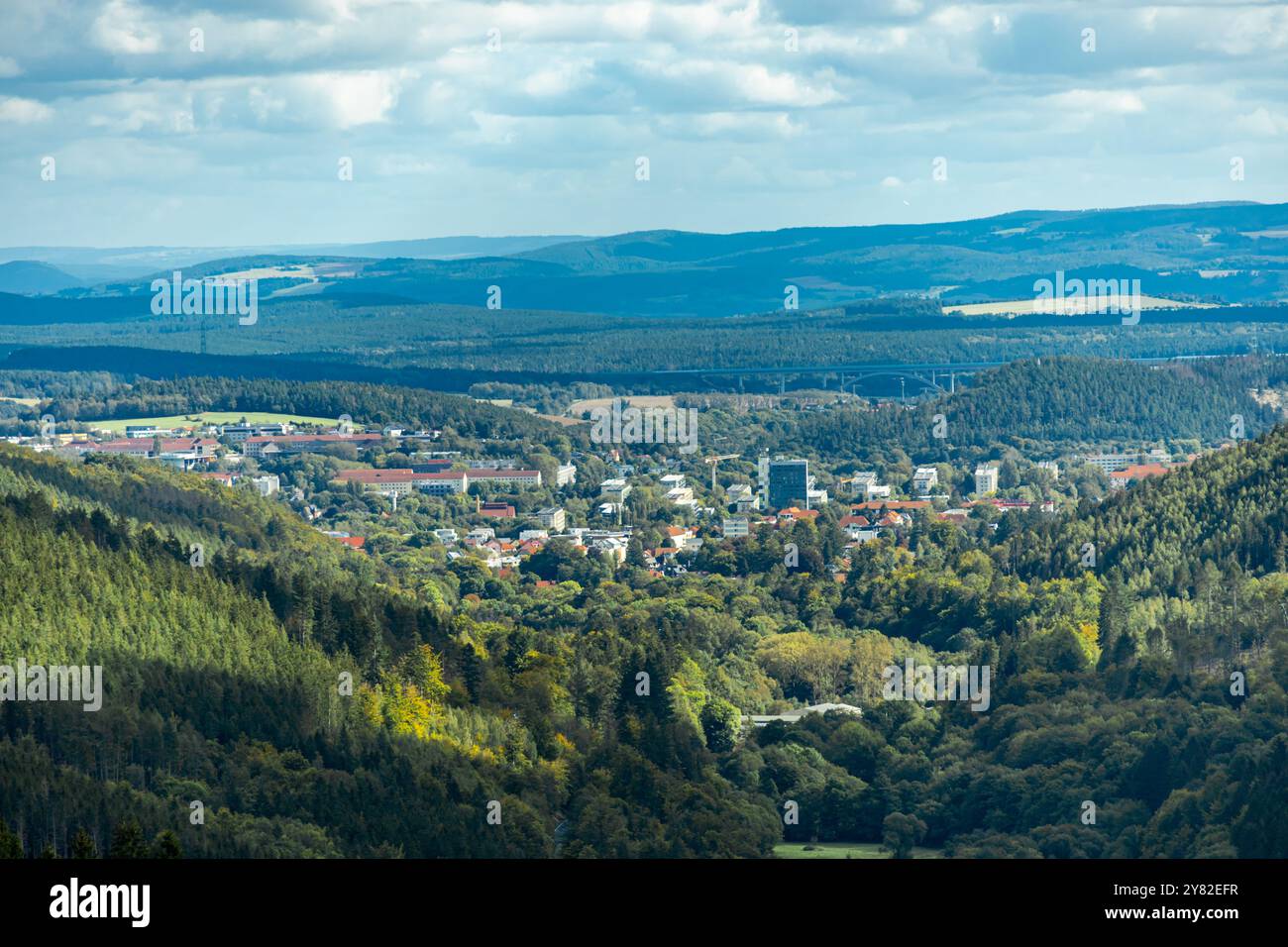 Escursione autunnale attraverso la splendida foresta della Turingia sul Kickelhahn vicino a Ilmenau - Turingia - Germania Foto Stock