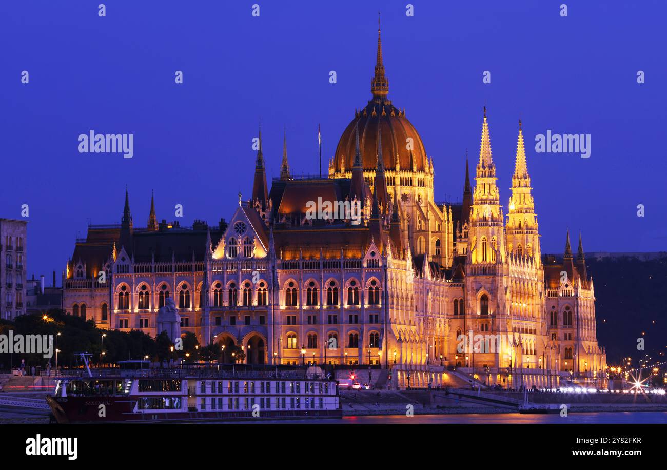 Ungarn, Budapest, Ungheria, Parlamento, Parlamento, Parlamento, Donau, das ungarische Parlament an der Donau ist das Wahrzeichen Ungarns Foto Stock