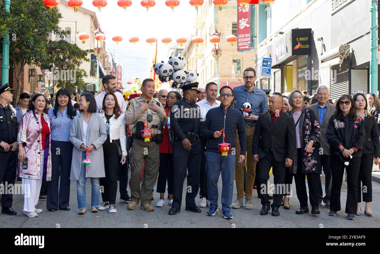 San Francisco, CA - 14 settembre 2024: Partecipanti al 34° Autumn Moon Festival. Un'occasione per riunioni all'aperto tra amici e parenti Foto Stock