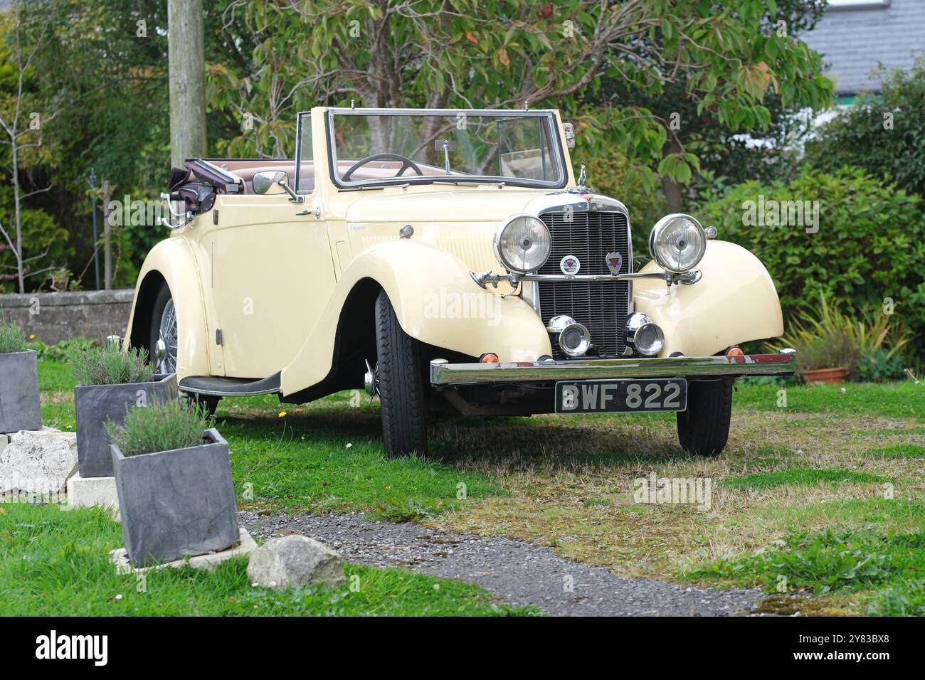 Alvis 12/70 Drophead Coupe costruita nel 1940 vista in Scozia nel 2024 Foto Stock