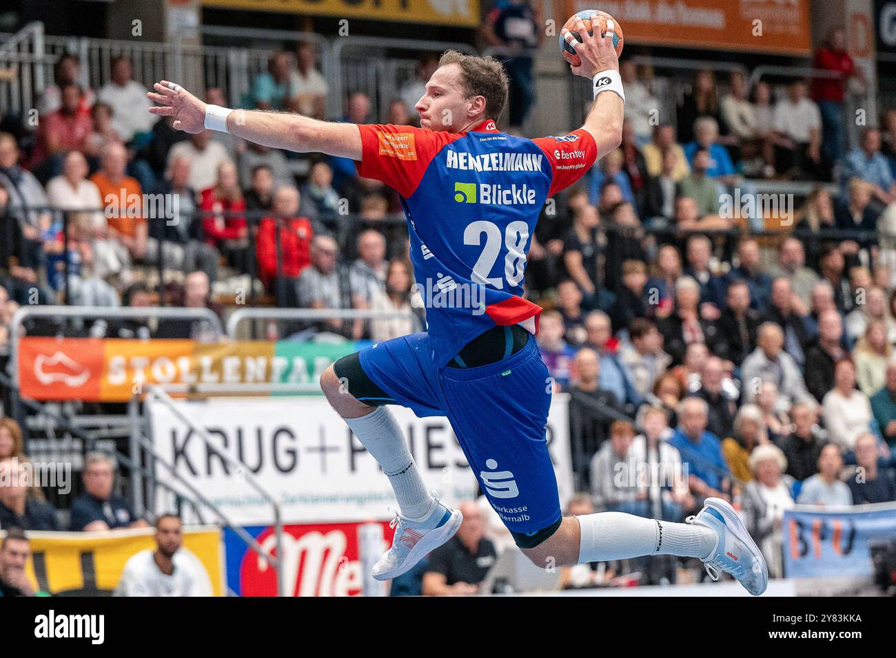 HBW Balingen-Weilstetten vs. HSG Wetzlar, Handball, DHB-Pokal, 2. Runde, 02.10.2024, Wurf von Tobias Heinzelmann (HBW Balingen,#28) foto: Eibner-Pressefoto/Stefan Rosenfeld Foto Stock