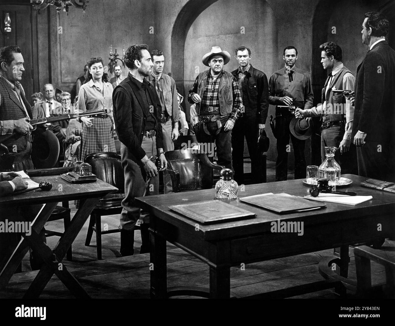 Christopher Dark, Skip Homeier, Lee Van Cleef, Chris Alcaide, John Ericson, Fred MacMurray, sul set del film western, ' Foto Stock