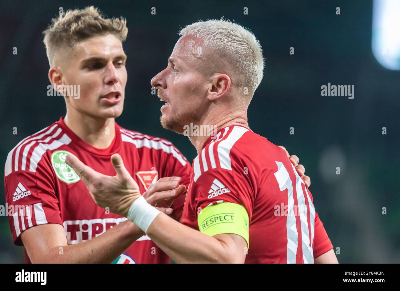 Budapest, Ungheria – 9 ottobre 2022. I giocatori del Debrecen Peter Barath e Balazs Dzsudzsak durante la partita di Liga ungherese Ferencvaros vs Debrecen (2-0). Foto Stock