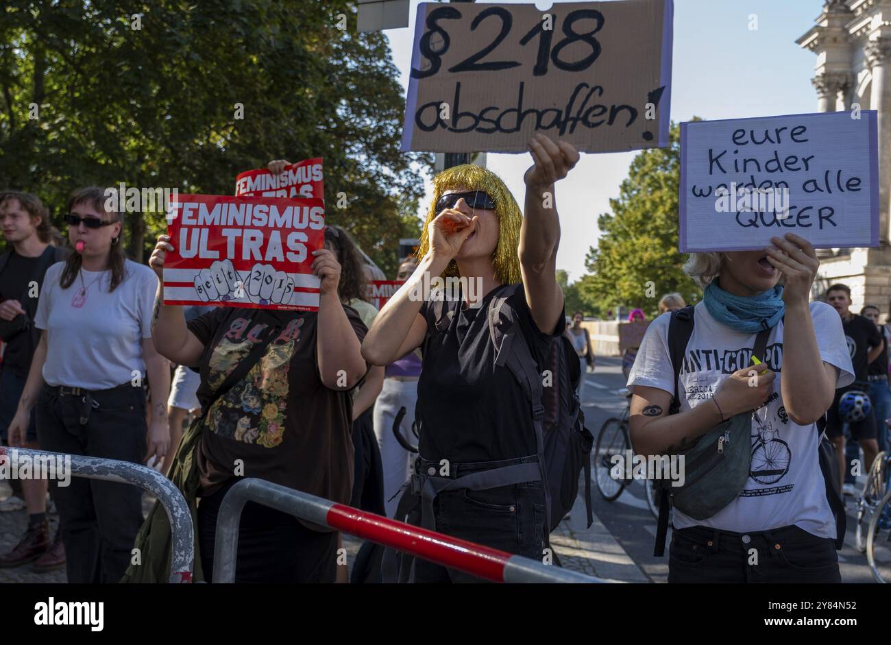 Germania, Berlino, 16.09.2023, i pro-abortisti manifestano a Berlino. Diverse centinaia di attivisti anti-aborto hanno dimostrato a favore dell'incondizionamento Foto Stock