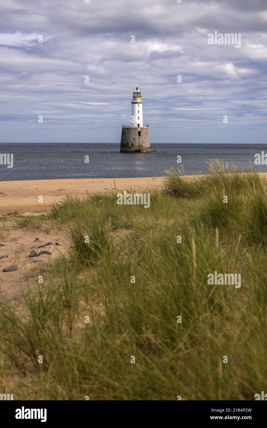 Lighthouse in the Sea, Rattray Head Lighthouse, Peterhead, Aberdeenshire, Scozia, gran Bretagna Foto Stock