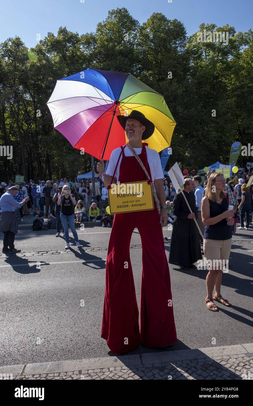 Germania, Berlino, 16.09.2023, i pro-abortisti manifestano a Berlino, diverse centinaia di anti-abortisti hanno dimostrato per una protezione incondizionata Foto Stock