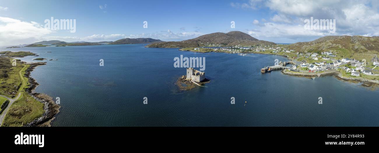 Castello di Kisimul, rovine del castello nella zona del porto, colpo di droni, Castlebay, Isola di barra, Ebridi, Scozia, Gran Bretagna Foto Stock