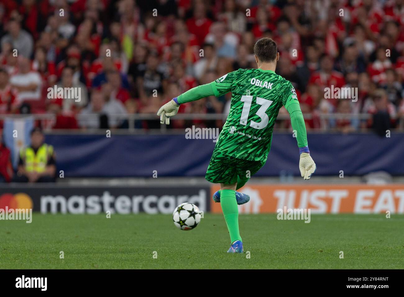 2 ottobre 2024. Lisbona, Portogallo. Il portiere sloveno dell'Atletico Jan Oblak (13) in azione durante la partita della fase a gironi della UEFA Champions League, Benfica vs Atletico de Madrid crediti: Alexandre de Sousa/Alamy Live News Foto Stock