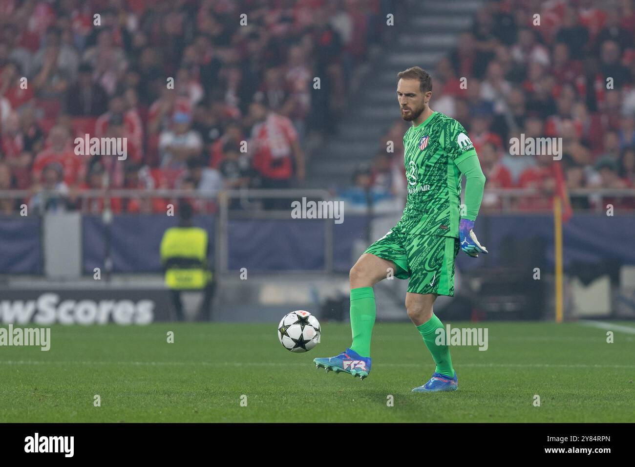2 ottobre 2024. Lisbona, Portogallo. Il portiere sloveno dell'Atletico Jan Oblak (13) in azione durante la partita della fase a gironi della UEFA Champions League, Benfica vs Atletico de Madrid crediti: Alexandre de Sousa/Alamy Live News Foto Stock