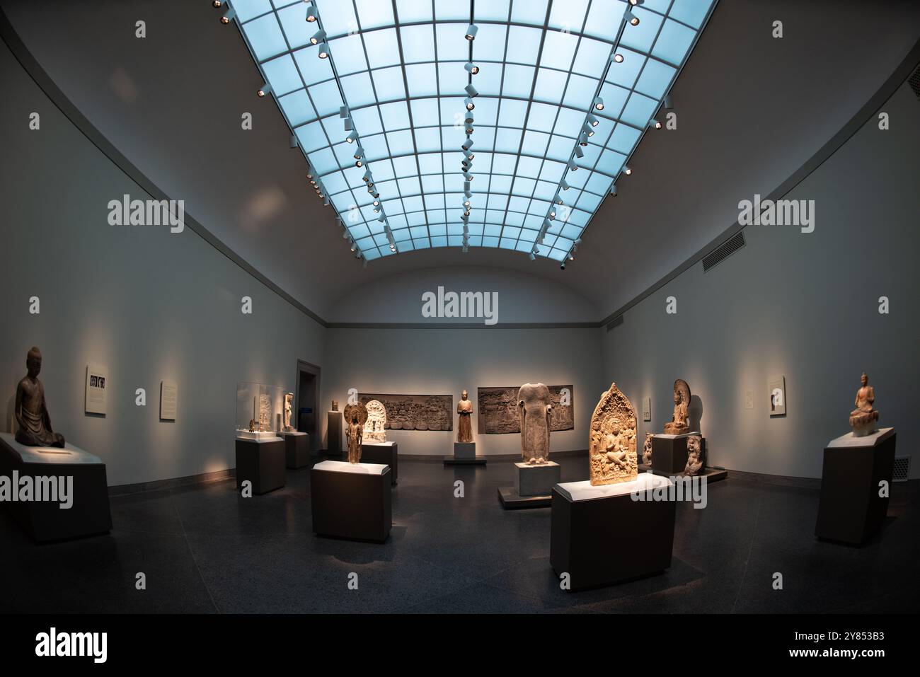 La Freer Gallery of Art Asian Art espone Washington DC // WASHINGTON DC, USA - mostre di arte asiatica nella Freer Gallery of Art di Washington DC. Situata sul National Mall e parte dello Smithsonian Institution, la Freer Gallery è stata inaugurata nel 1923 per ospitare la collezione d'arte di Charles Lang Freer. Da allora è stata fusa con la Arthur M. Sackler Gallery per formare il National Museum of Asian Art per gli Stati Uniti d'America. Foto Stock